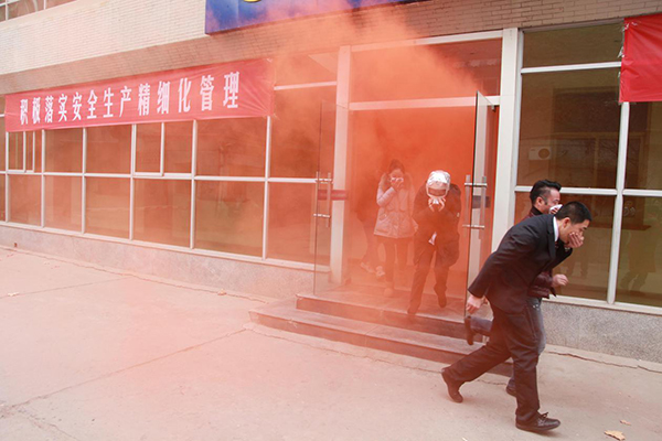 办公场所火灾逃生演练.jpg 办公场所火灾逃生演练.jpg