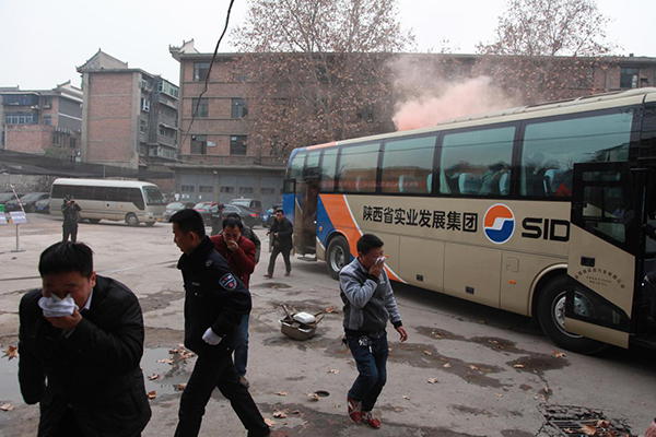05客车突发火灾应急救援演练.jpg 05客车突发火灾应急救援演练.jpg