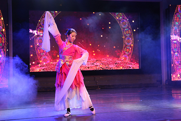 员工独舞《惊鸿舞》.jpg 员工独舞《惊鸿舞》.jpg