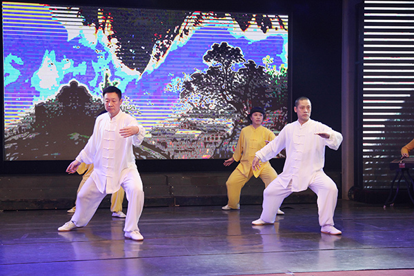 迎宾汽车有限公司太极秀《水墨太极》.jpg 迎宾汽车有限公司太极秀《水墨太极》.jpg